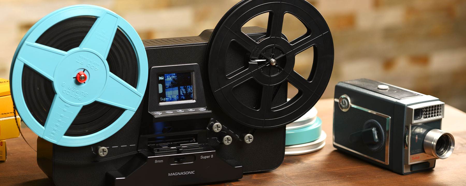 Magnasonic Super 8/8mm Film Scanner, Converts Film into Digital Video